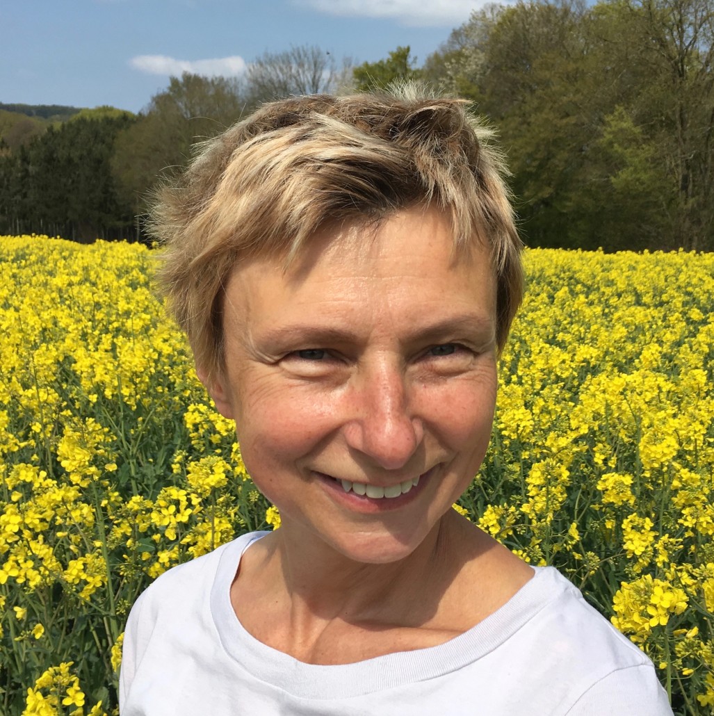 Monika Langer - Karuna Yoga Über mich